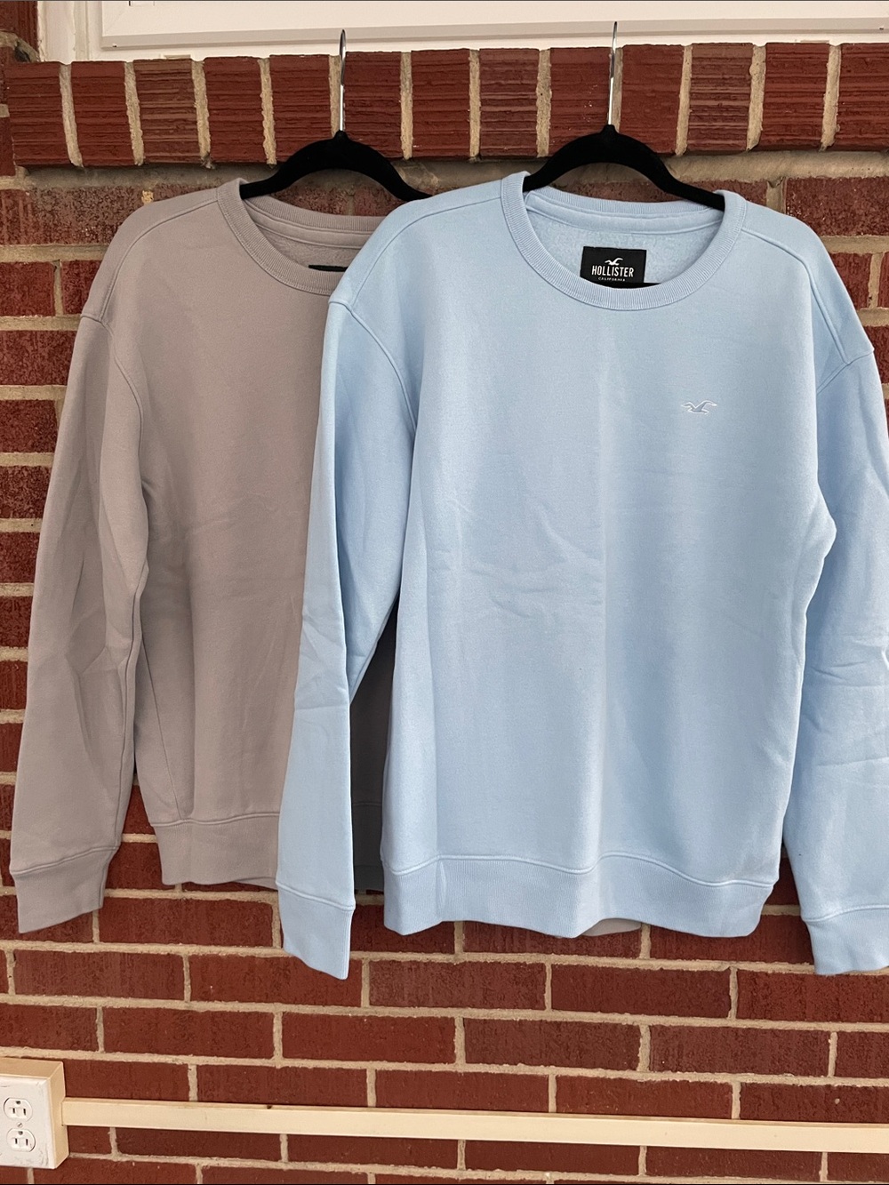 Hollister Men’s Crewneck Sweatshirt - Light Blue & Gray